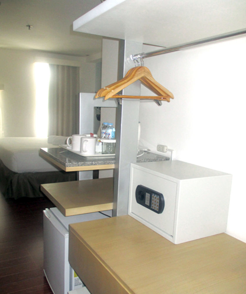 Fersal Hotel Makati Avenue 马卡蒂 外观 照片