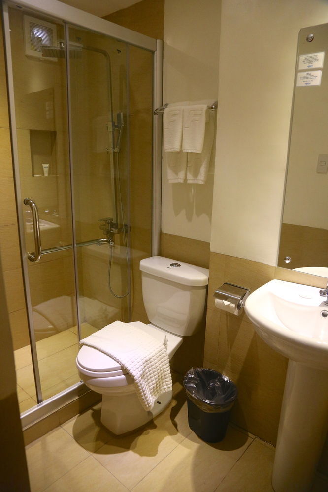 Fersal Hotel Makati Avenue 马卡蒂 外观 照片
